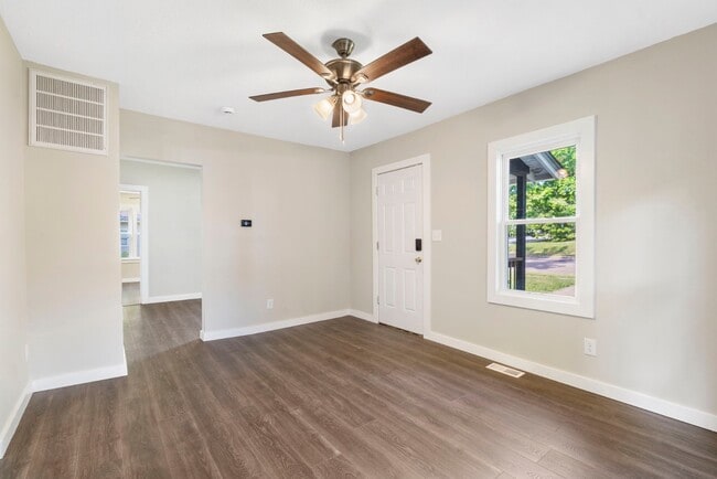 Photo - 2100 N Nettleton Ave