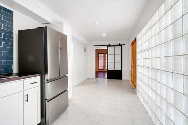 Photo - 1516 Glenwood Ave SE