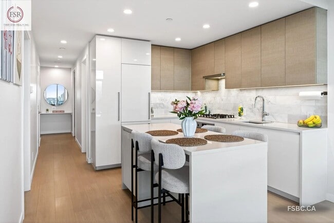 Photo - 2186 Gilmore Av