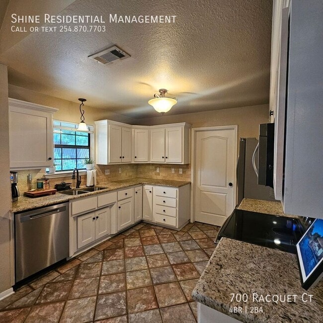 Photo - 700 Racquet Ct