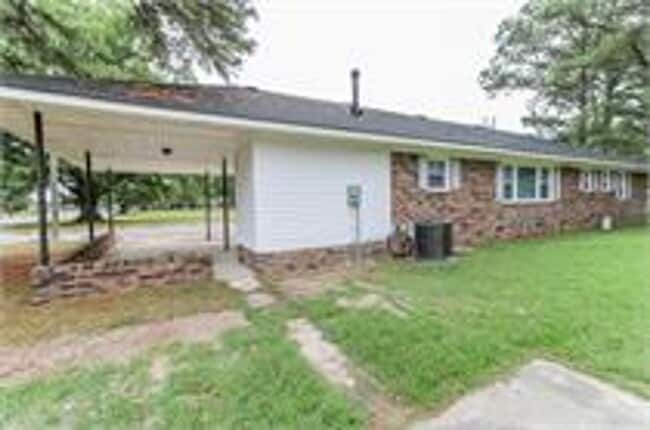 Photo - Spacious 3 Bedroom SFH
