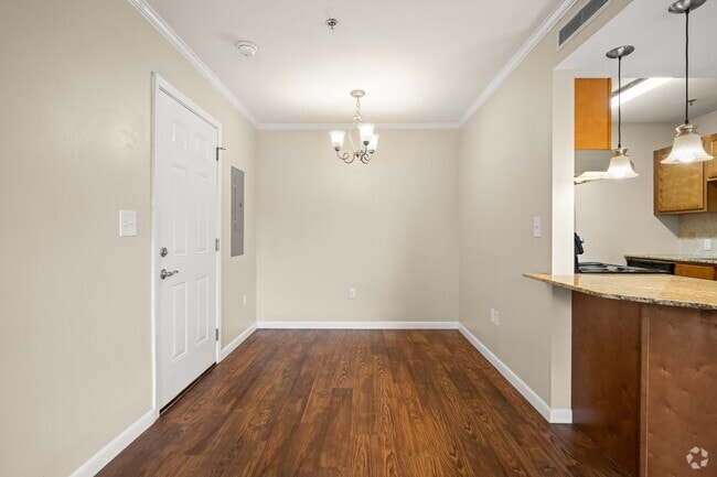 1BR, 1BA - 700SF