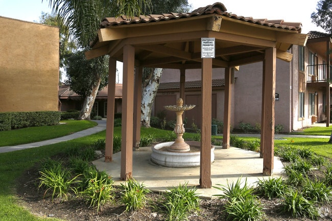 Laurel Palms Apartments