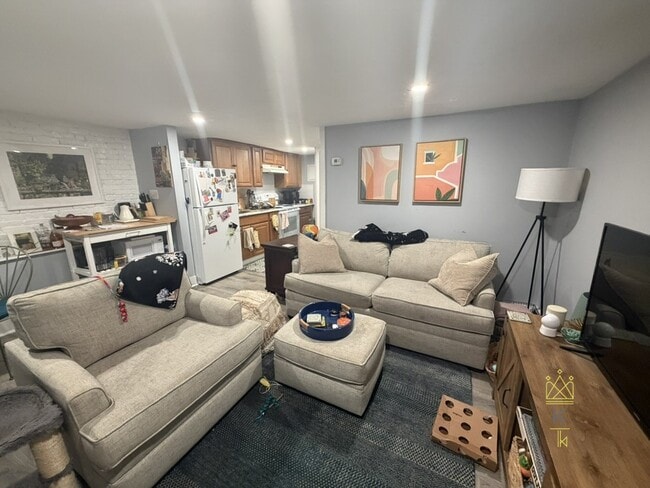Building Photo - 39 Irving St Unit B