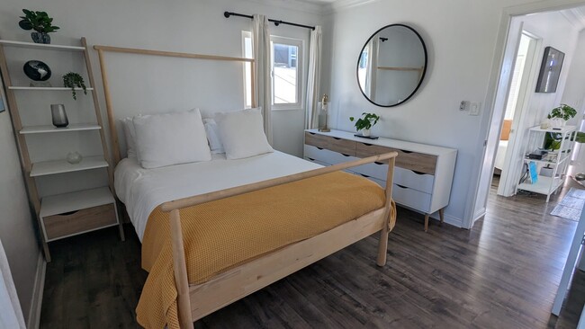 Photo - 2152 Oliver Ave