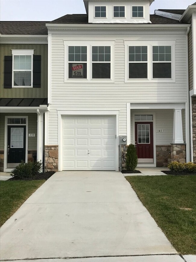 Spacious 3BR Townhome in Martinsburg - Spacious 3BR Townhome in Martinsburg