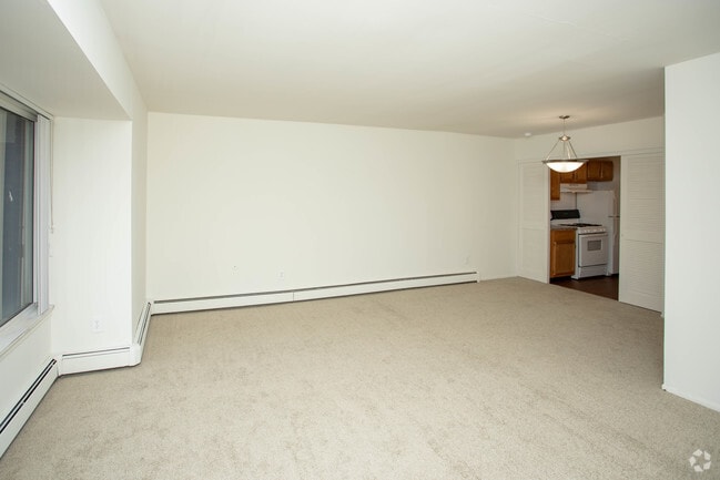 1BR, 1BA - 833 SF The Quarter