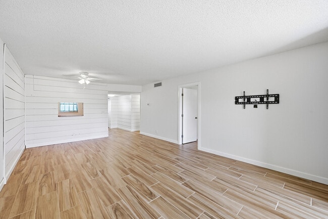 Photo - 2805 Casita Way Unit 112