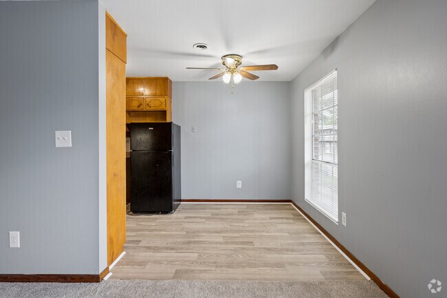 2BR, 2BA - 750SF - Dining Room