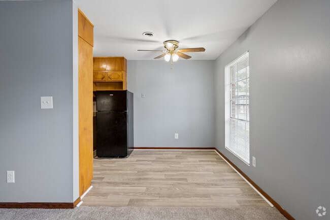 2BR, 2BA - 750SF - Dining Room - Heritage and Sherman Oaks