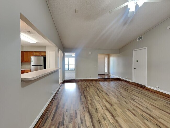 Photo - 6235 Cranberry Ln E