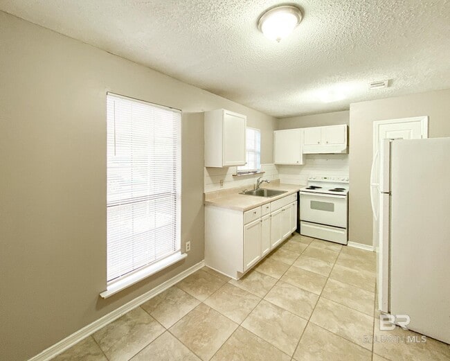 Photo - 6427 Schoel Ln