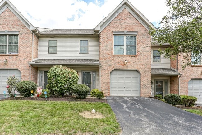 Building Photo - Three bedroom two and a half bathroom town... Rental