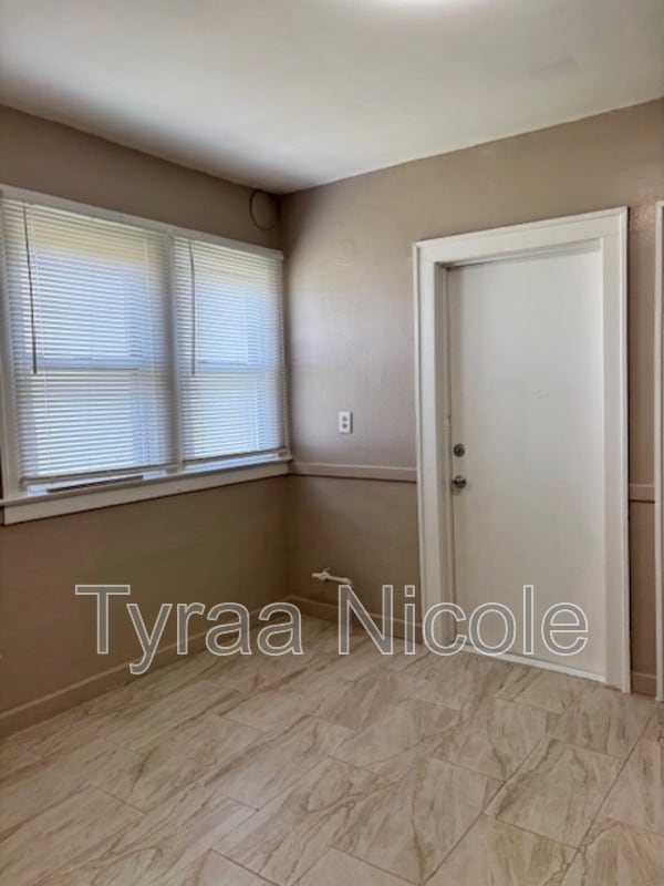 Photo - 4915 Maplewood Ave