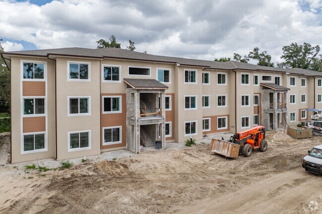 5709 N 47th St, Tampa, FL - The Residences at East End