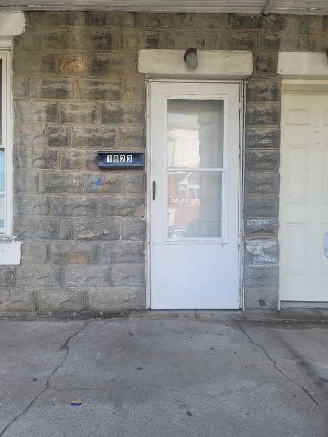 Building Photo - 1823-1825 Duplexes Unit 1823 S 11th St.