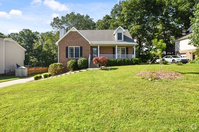 Building Photo - Pet Friendly Three Bedroom with Basement! Rental