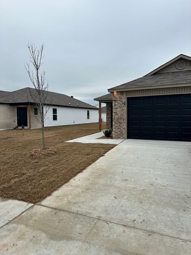 Photo - *Pre-leasing* NEWER Three Bedroom | Two Ba...