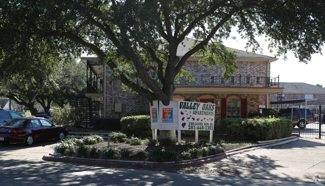 Valley Oaks Apartments - Valley Oaks Apartments