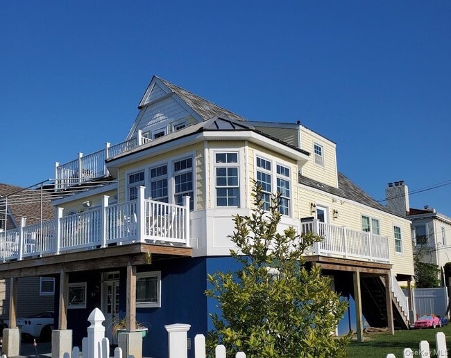 Building Photo - 302 E Penn St Unit Upper