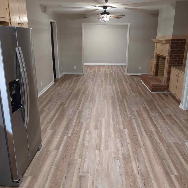 Photo - 556 Rucker Ln