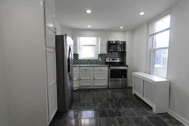 Photo - 124 W Pomona St