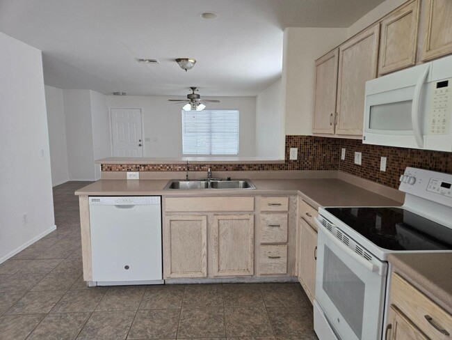 Photo - 1694 N La Mora Dr House