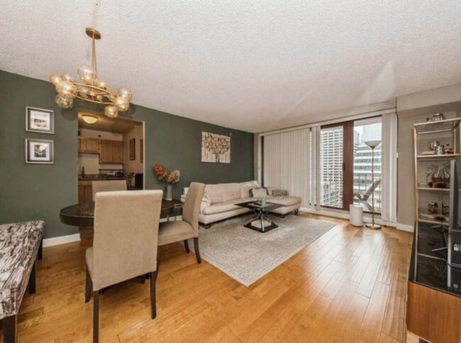 Photo - 224 N Clark St Unit ID1397246P