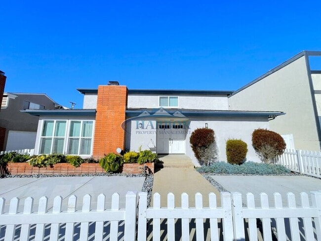 Building Photo - 1107 Opal St Unit A