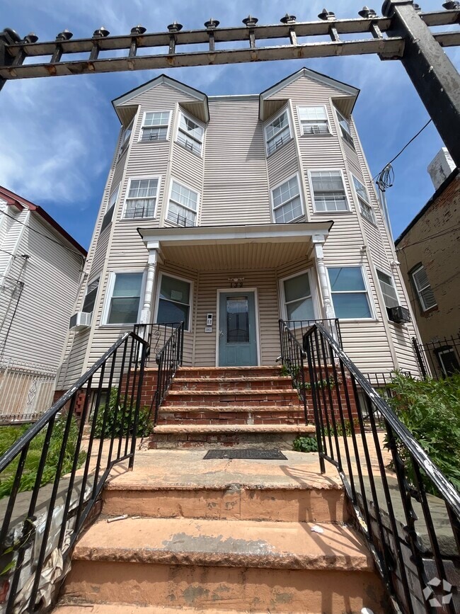 Building Photo - 134 Wilkinson Ave Unit 3L Rental