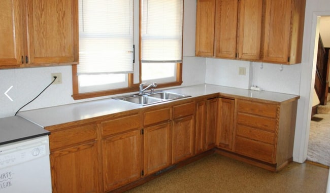 Photo - 5 bedroom, 2 bath home available in York neighborhood!