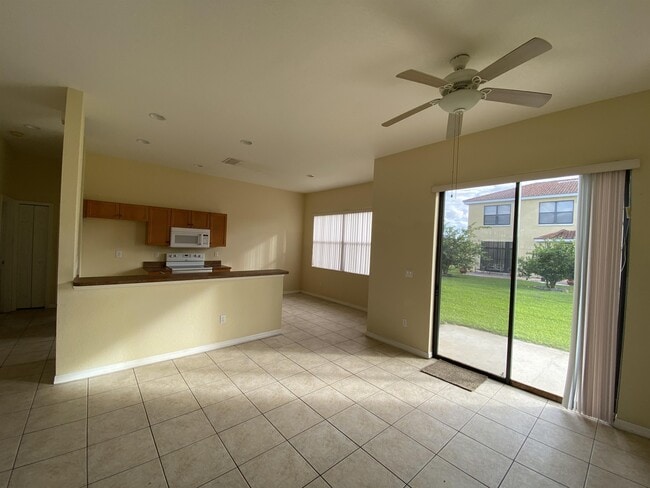 Photo - 404 Cinnamon Dr