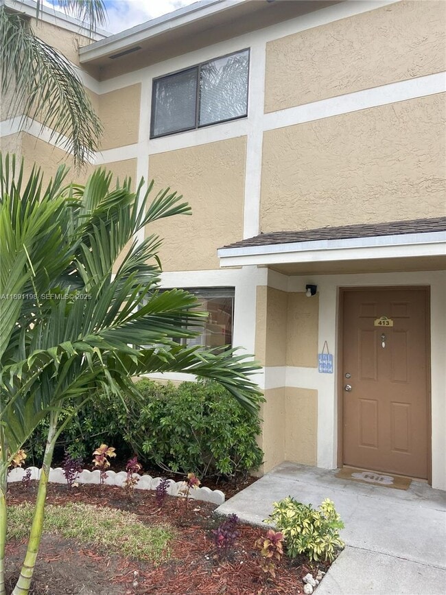 Photo - 413 Palm Cir E