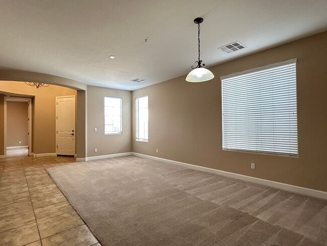 Photo - 300 W Wisteria Pl