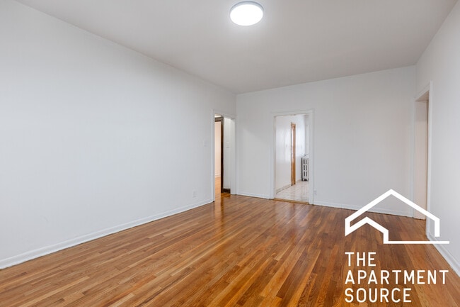 Photo - 4921 W Berteau Ave Unit 2