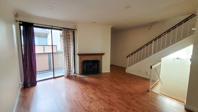 2 Bedrom 2.5 Bath Condo in Uptown Whittier - 2 Bedrom 2.5 Bath Condo in Uptown Whittier