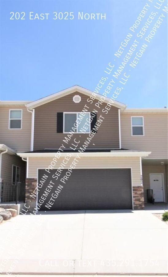 3 Bedroom Cedar Bend Townhome - 3 Bedroom Cedar Bend Townhome