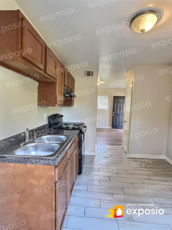 Photo - 1884 Center Ave