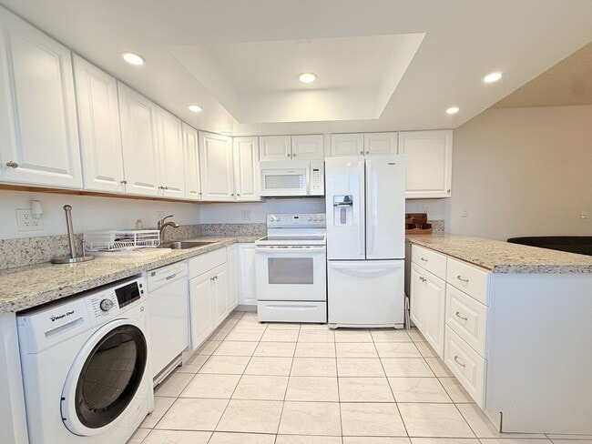 AVAILABLE NOW !! 1 Bedroom 1 Bathroom *Upp... - AVAILABLE NOW !! 1 Bedroom 1 Bathroom *Upp... Condo