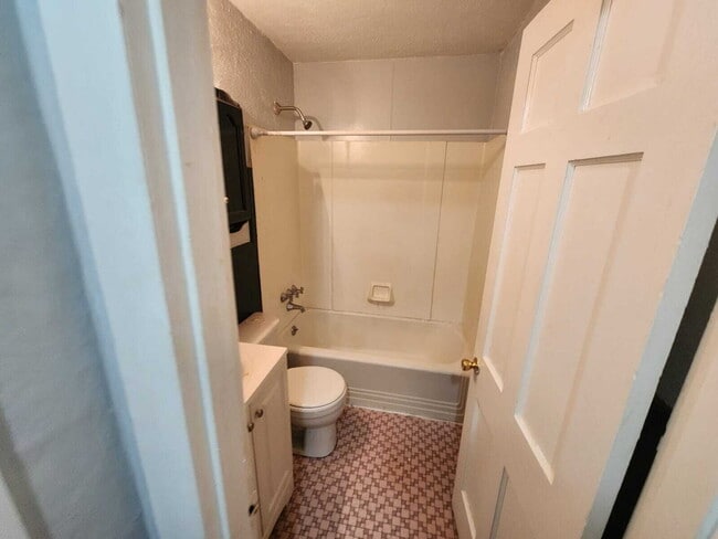 Photo - "Charming 2-Bedroom Home in Flordell Hills – Cozy Living with 996 Sq Ft of Comfort!"