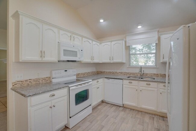Photo - 402 Hickory Tree Dr