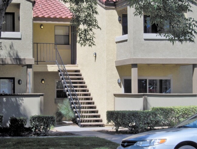 Building Photo - Nice 2 Bedroom 1.25 Bath close to UCR in R... Unit 101 Rental