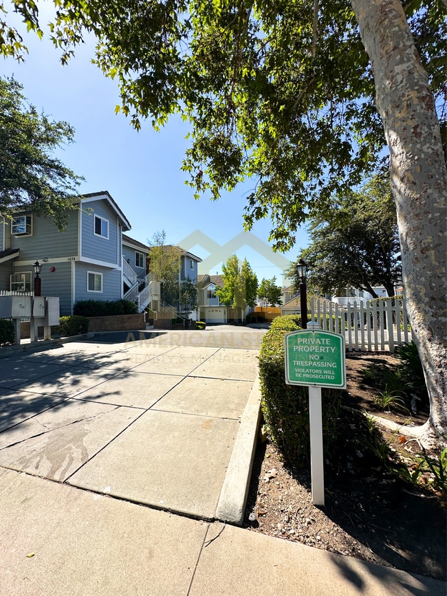 Photo - 1686 Eucalyptus Dr