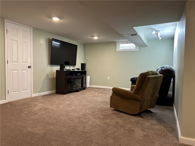 Building Photo - 406 Sharr Ave