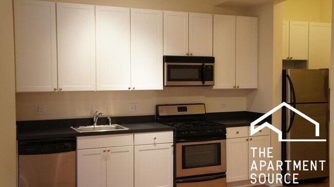 Building Photo - 4729 N Sheridan Rd Unit 22s