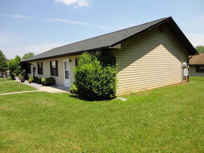 Photo - 2 Bedroom Duplex – Move-In Ready!