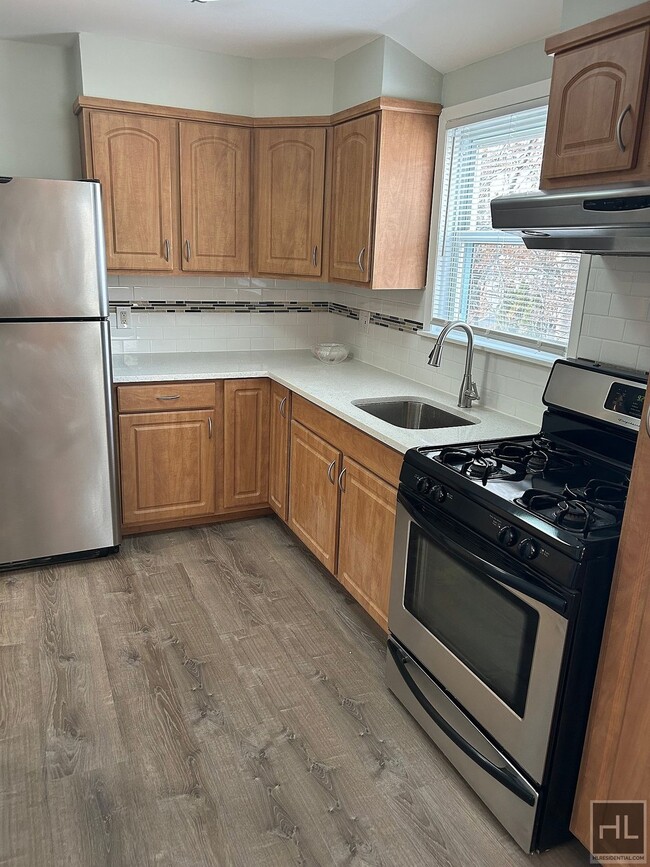 Building Photo - Two Bedroom Bayside Apartment