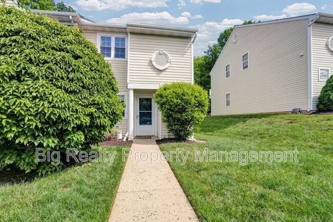 Building Photo - 1732 Rosewood Ct