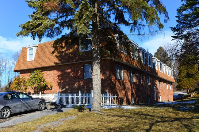 Perfect for professionals, graduate students - 426 Winthrop Dr