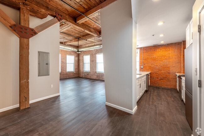 2BR, 2BA - 1110SF
